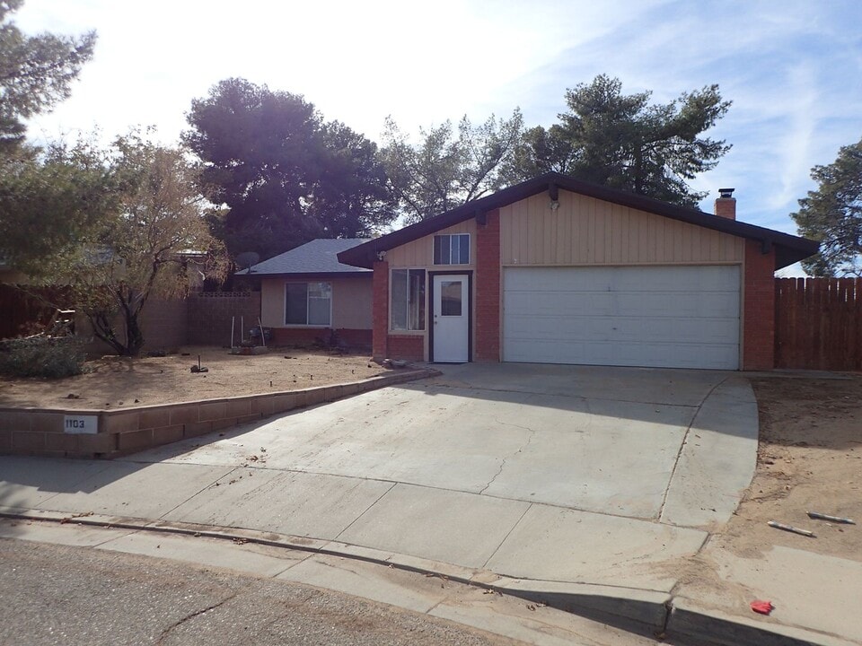 1103 Randall St in Ridgecrest, CA - Building Photo