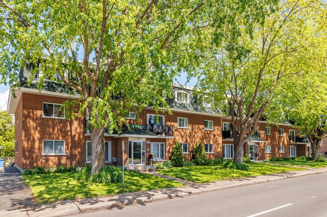 115 Sicard Rue in Ste-Thérèse, QC - Building Photo - Building Photo