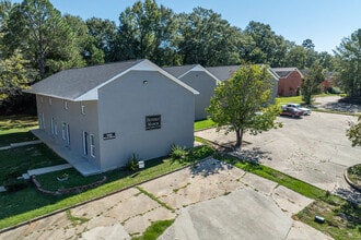Newly Major Renovated Beverly Manor in Hattiesburg, MS - Building Photo - Building Photo