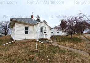 201 2nd St in Wellsburg, IA - Building Photo