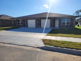 1810 Castroville Trl, Unit B in Copperas Cove, TX - Building Photo
