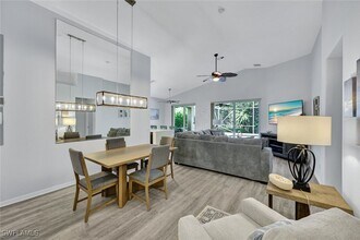 227 Glen Eagle Cir in Naples, FL - Building Photo - Building Photo