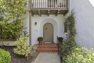 566 E Crescent Dr in Palo Alto, CA - Building Photo - Building Photo