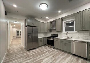 945 Monroe Ave in Elizabeth, NJ - Building Photo - Building Photo
