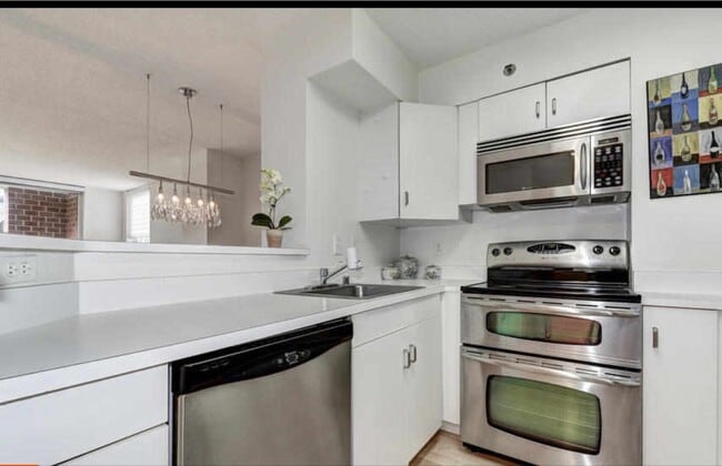 1230 23rd St NW, Unit 712 in Washington, DC - Building Photo - Building Photo