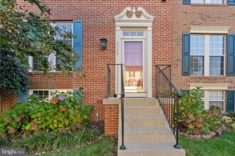 7728 Effingham Square in Alexandria, VA - Building Photo - Building Photo