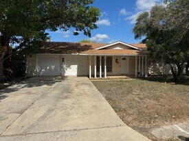 6919 Moon Lake Dr in San Antonio, TX - Building Photo