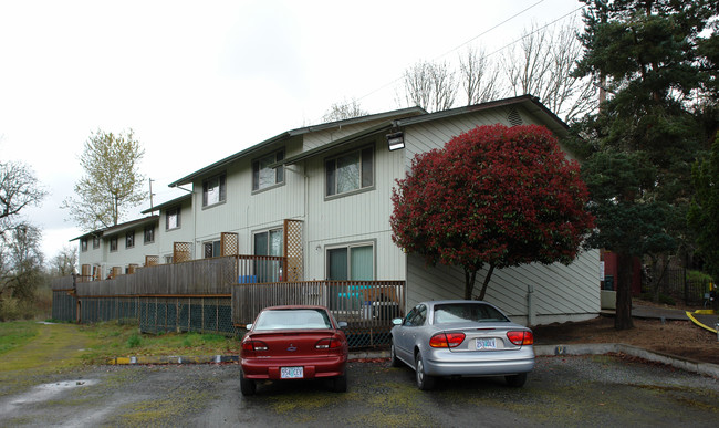 Riverbend Apartments in Albany, OR - Building Photo - Building Photo