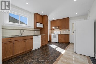 229 Geneva St in St Catharines, ON - Building Photo - Building Photo