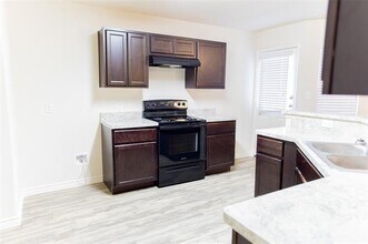 3526 Apple Valley Way in Dallas, TX - Building Photo - Building Photo