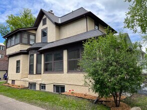 2744 Fremont Ave S, Unit 1 in Minneapolis, MN - Foto de edificio - Building Photo