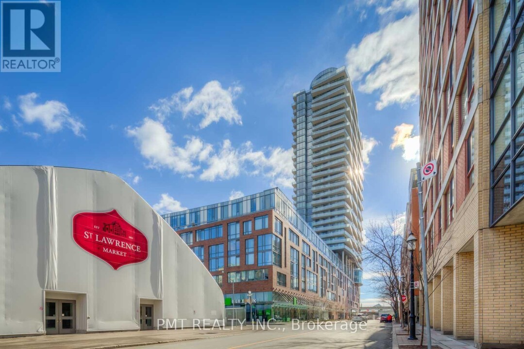 1-2011 Market St. in Toronto, ON - Building Photo
