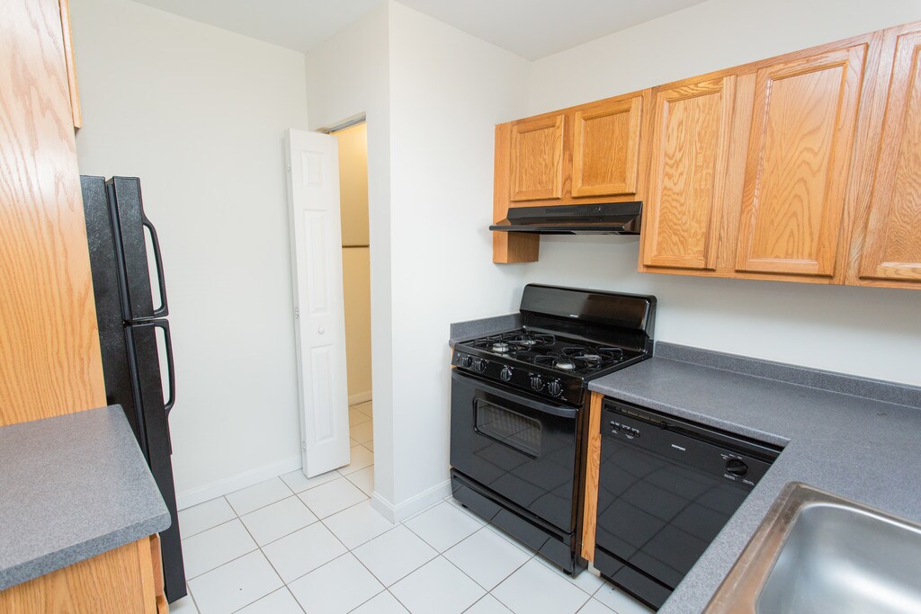 Meadowbrook Village Fitchburg, MA Apartments