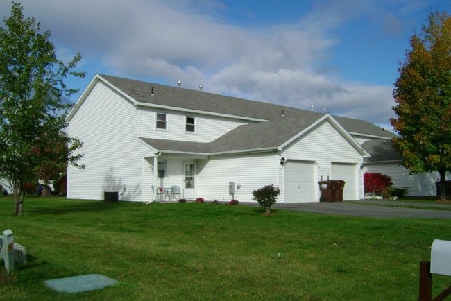 Elm Estates in Selkirk, NY - Foto de edificio - Building Photo