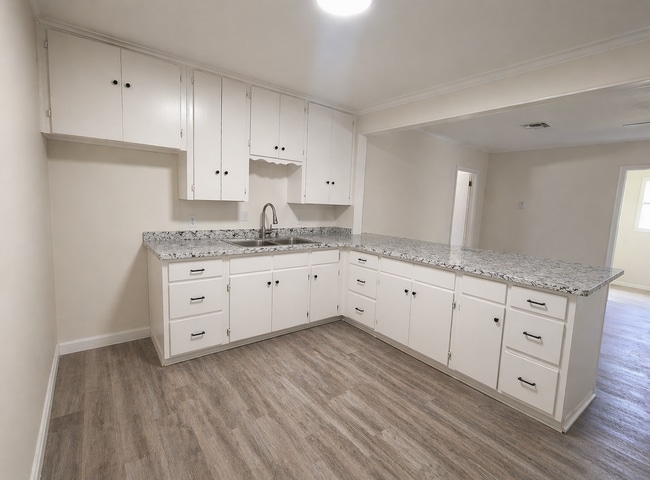 property at 521 E 25th St