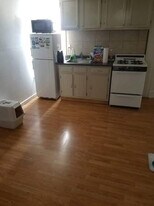 517 Walnut St, Unit second in Elizabeth, NJ - Building Photo