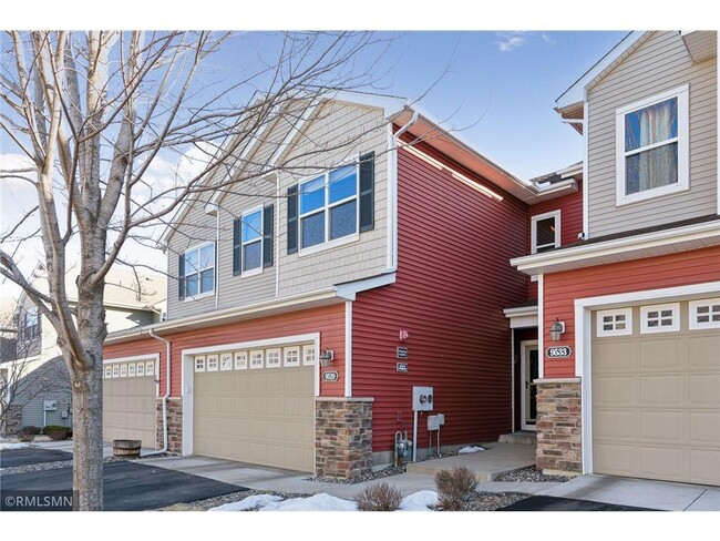 9529 Roosevelt Dr in Chanhassen, MN - Foto de edificio - Building Photo