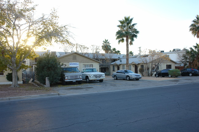 Plaza Apartments in Las Vegas, NV - Foto de edificio - Building Photo