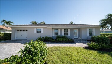 911 Heron Ct in Marco Island, FL - Building Photo - Building Photo