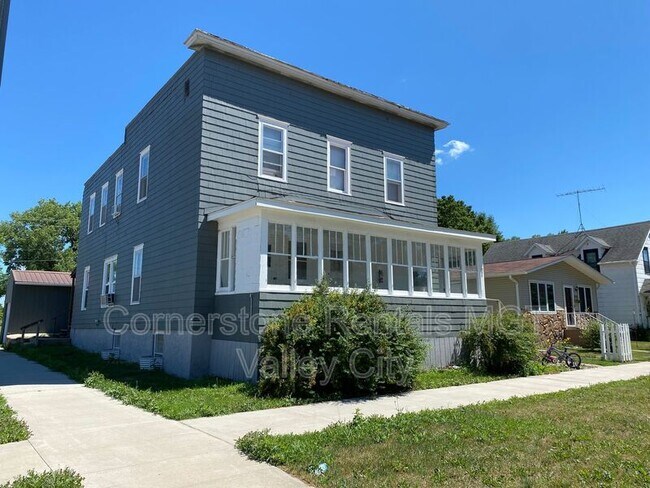 205 3rd Ave SE in Valley City, ND - Building Photo - Building Photo