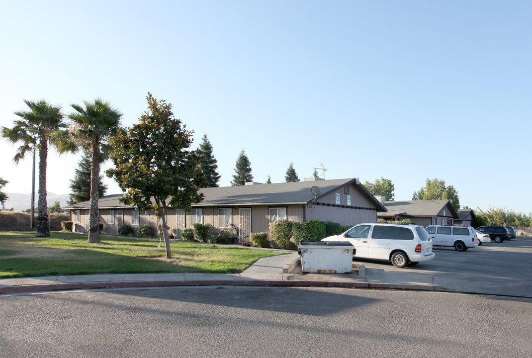 12875 Ave 413 Ave in Orosi, CA - Building Photo