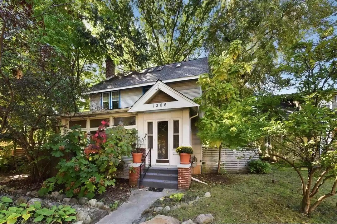 1306 Packard St in Ann Arbor, MI - Building Photo