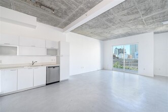 234 NE 3rd St, Unit 805 in Miami, FL - Building Photo - Building Photo