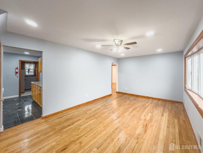 45 Spruce St in Carteret, NJ - Building Photo - Building Photo