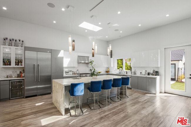 1420 Stearns Dr in Los Angeles, CA - Building Photo - Building Photo