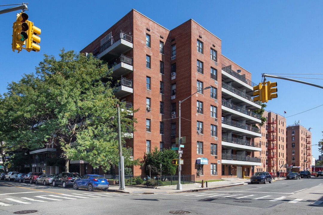 The Martinique in Elmhurst, NY - Building Photo