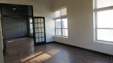 Coventry Lofts in Cedar Rapids, IA - Building Photo - Building Photo