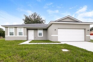 602 Madrid Dr in Poinciana, FL - Building Photo