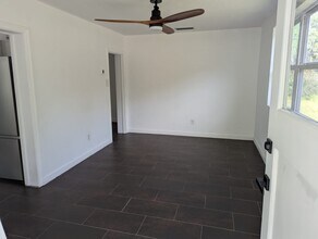 1106 NE 10th Pl in Gainesville, FL - Building Photo - Building Photo