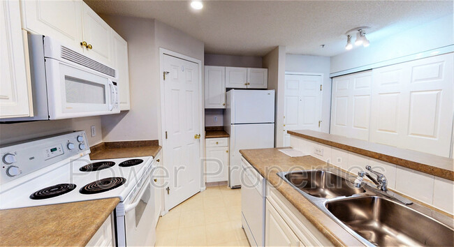 280-280 Shawville Way SE in Calgary, AB - Building Photo - Building Photo