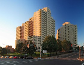 The Beacon Commerce in Jersey City, NJ - Building Photo - Building Photo