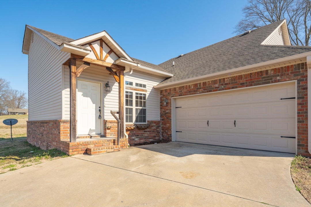 Summit Court Townhomes in Fort Smith, AR - Building Photo