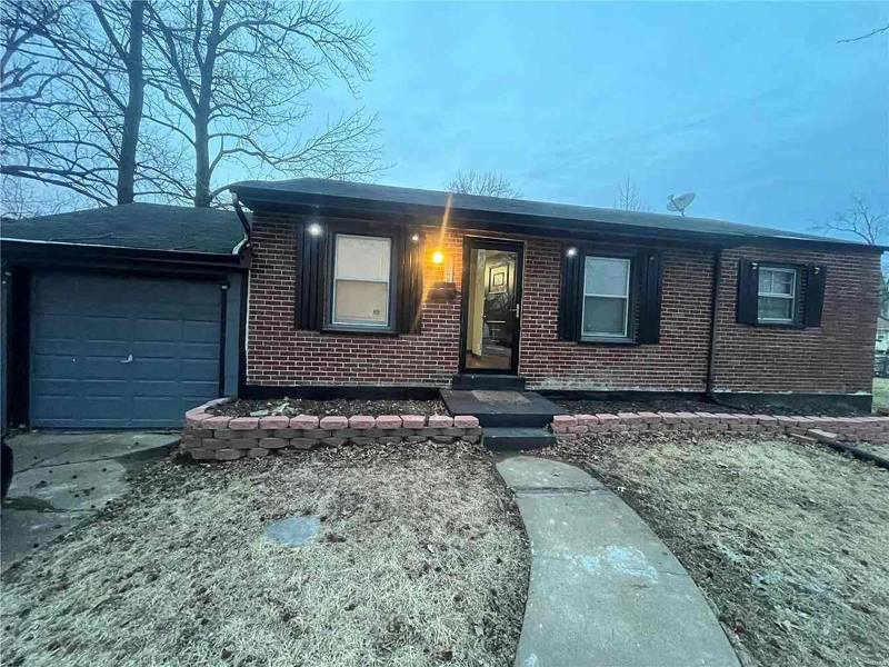 9321 Nelan Dr in St. Louis, MO - Foto de edificio