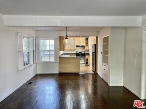 9052 Elevado Ave in West Hollywood, CA - Building Photo - Building Photo