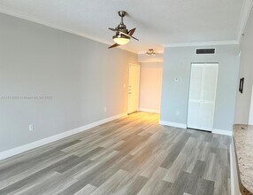 100 SW 117th Terrace in Hollywood, FL - Building Photo - Building Photo