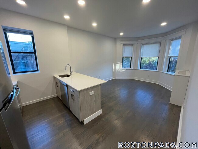 11 Queensberry St in Boston, MA - Building Photo - Building Photo