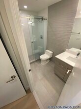 1079 Commonwealth Ave, Unit 305 in Boston, MA - Foto de edificio - Building Photo