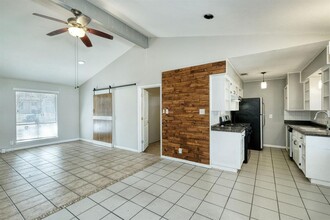 1006 Plymouth Dr in Austin, TX - Building Photo - Building Photo