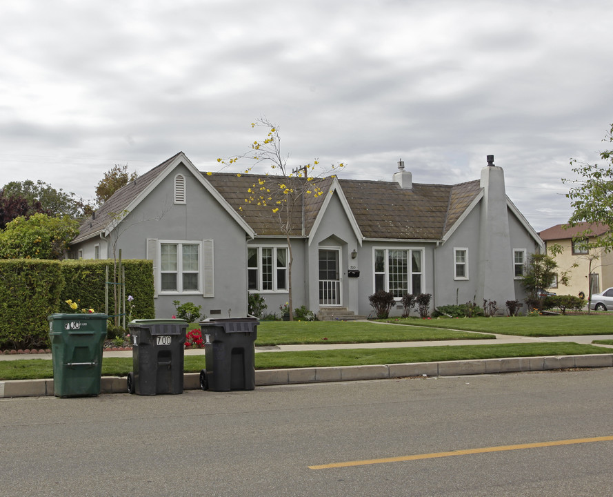 700 E Cook St in Santa Maria, CA - Building Photo