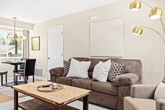 27990 Gratiot Ave in Roseville, MI - Building Photo - Building Photo