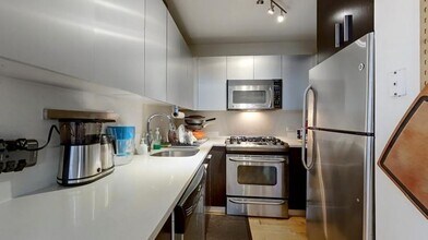13-11 Jackson Ave in Queens, NY - Building Photo - Building Photo