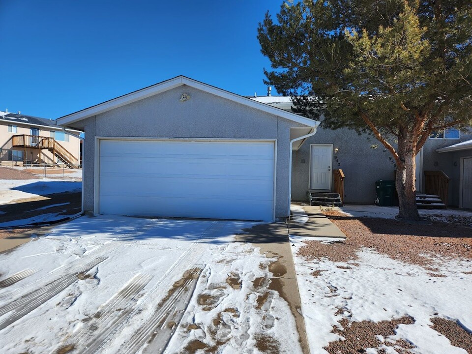 950 S Kyle Ln in Pueblo West, CO - Building Photo