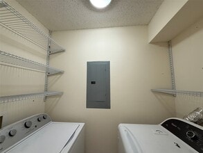 3837 Tanglewilde St in Houston, TX - Building Photo - Building Photo