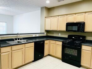 787 Brookside Parc Ln in Avondale Estates, GA - Building Photo - Building Photo