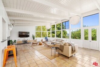 19783 Valley View Dr in Topanga, CA - Building Photo - Building Photo