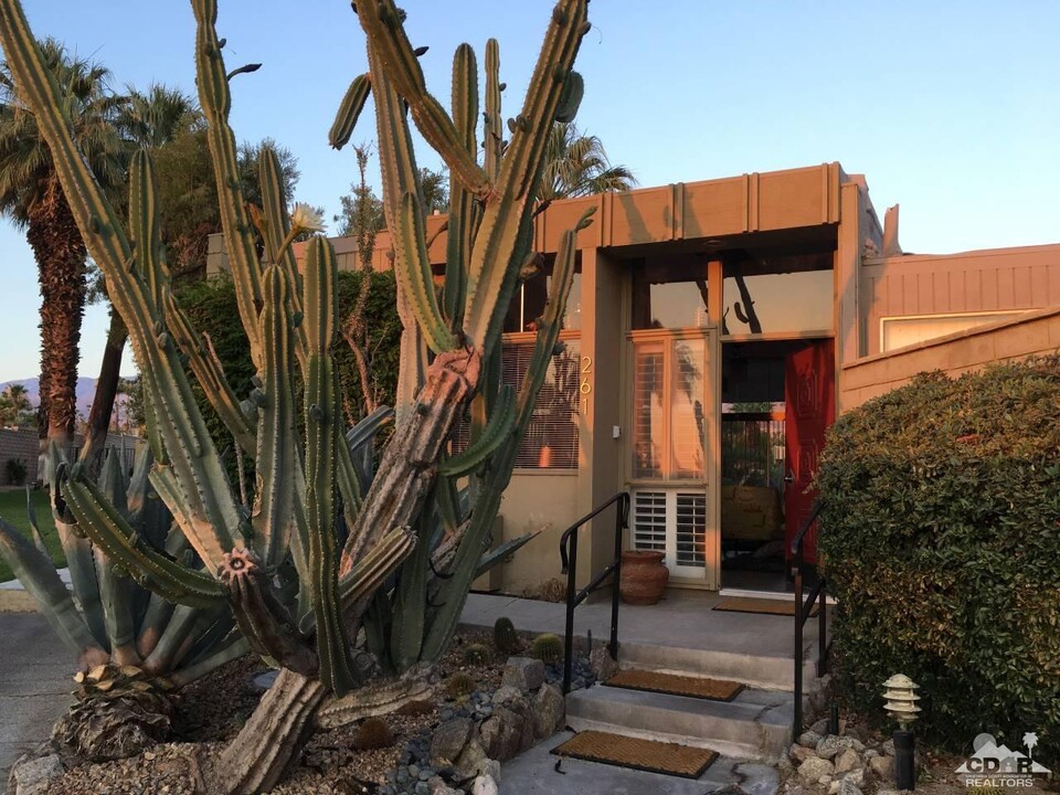 261 Sandpiper St in Palm Desert, CA - Foto de edificio